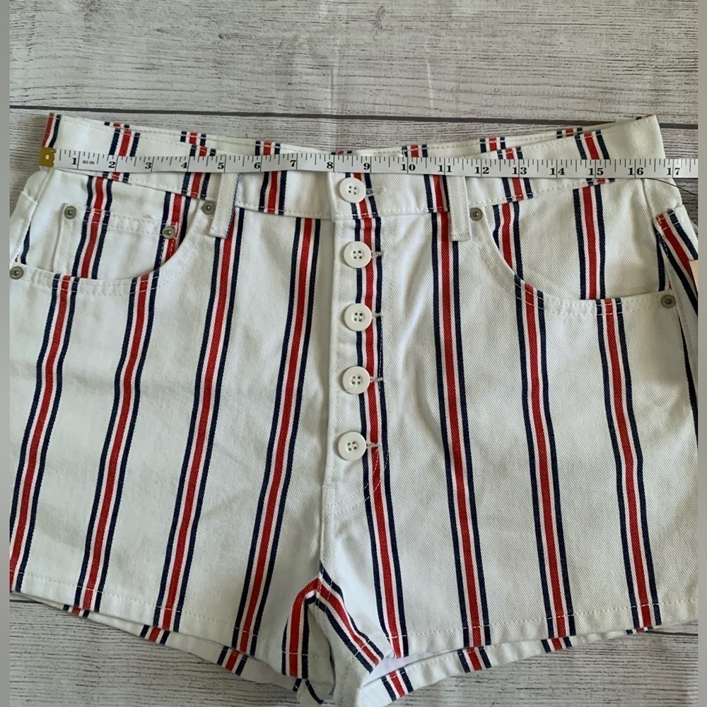 NWT Reformation Charlie White Blue Red Stripes Button Shorts in Size 31 - Picture 7 of 10